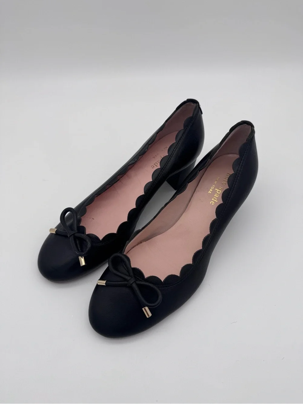 Kate Spade New York Yasmin Scalloped Block Heel Pumps Black Leather Size 6.5
